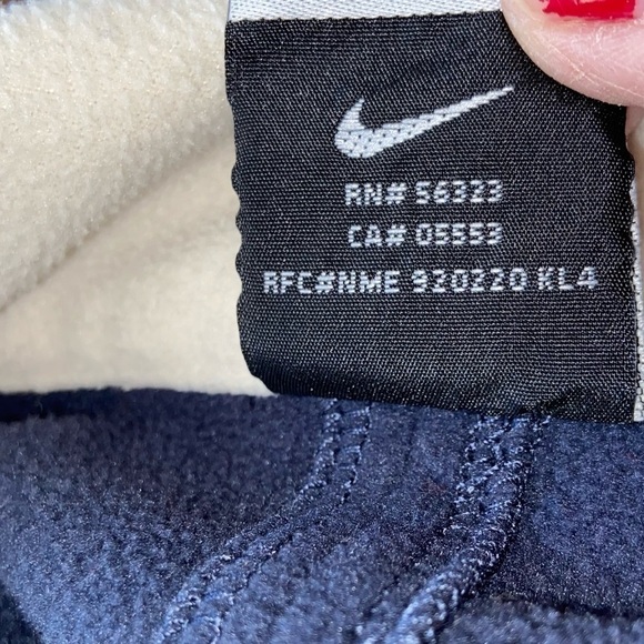 NIKE Therma-Fit fleece jacket. Look sharp & stay warm anytime of year. - Picture 4 of 6